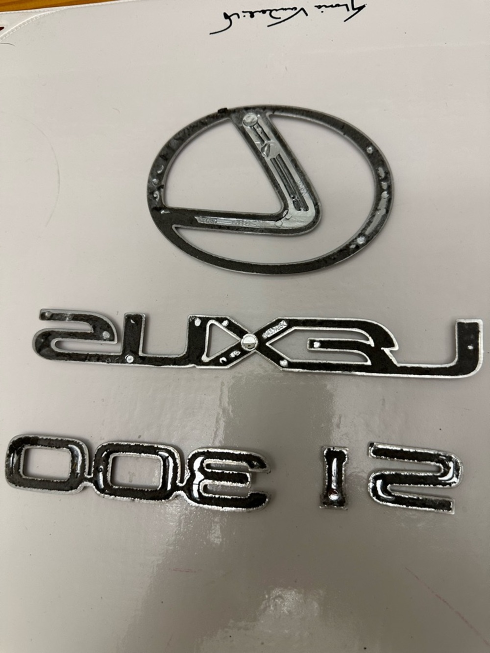 Lexus Chrome Emblem Set - Silver - Picture 3 of 3